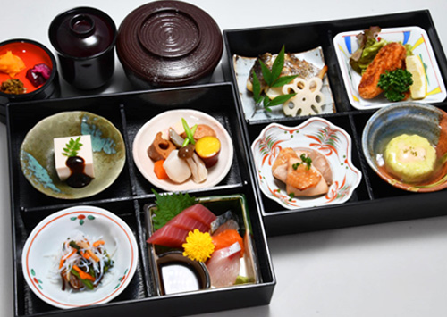 松花堂箱会席￥3300
